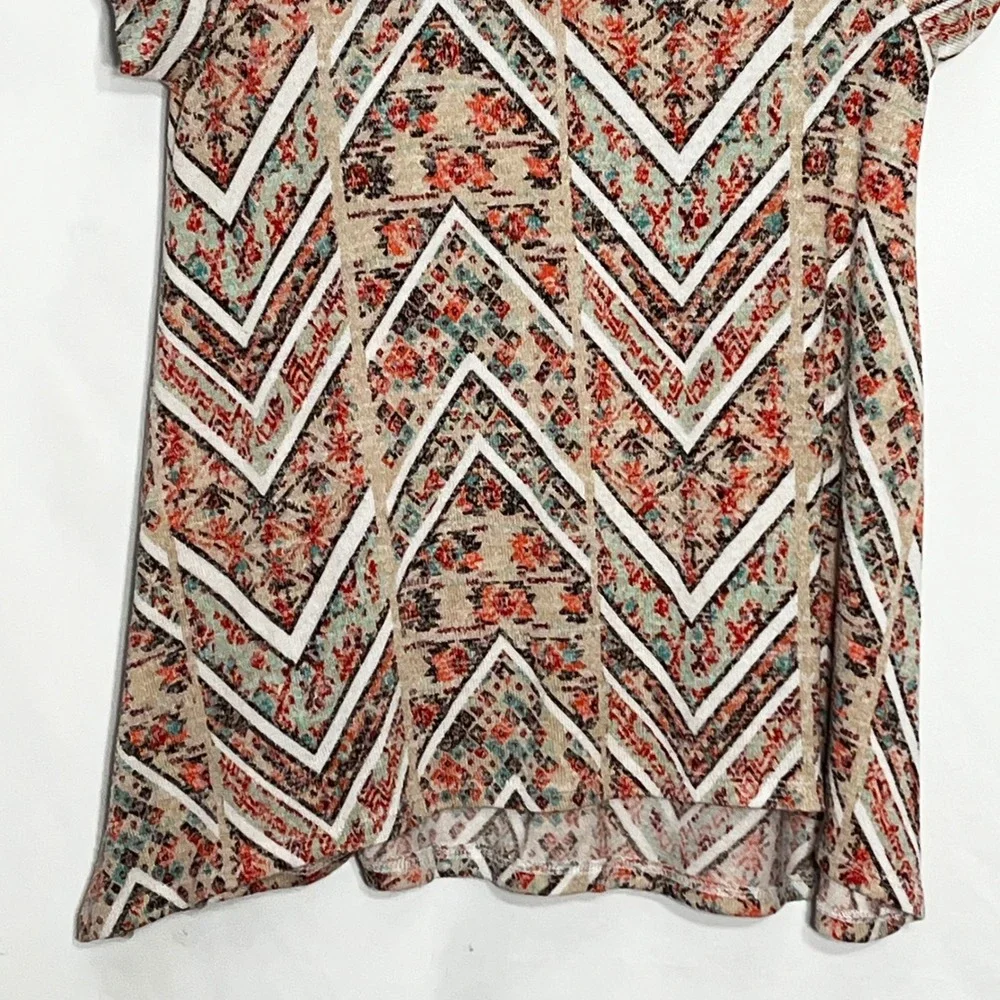 New Directions Weekend Womens Medium Chevron Floral Sharkbite Hem Knit Top Coral